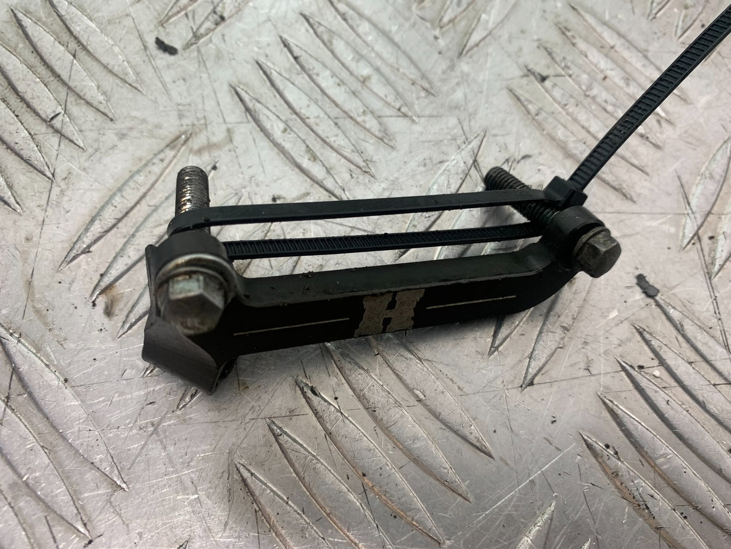 KAWASAKI KXF450 KXF 450 CLUTCH CABLE MOUNITING BRACKET  YEAR 2009-2015 CMB1217)