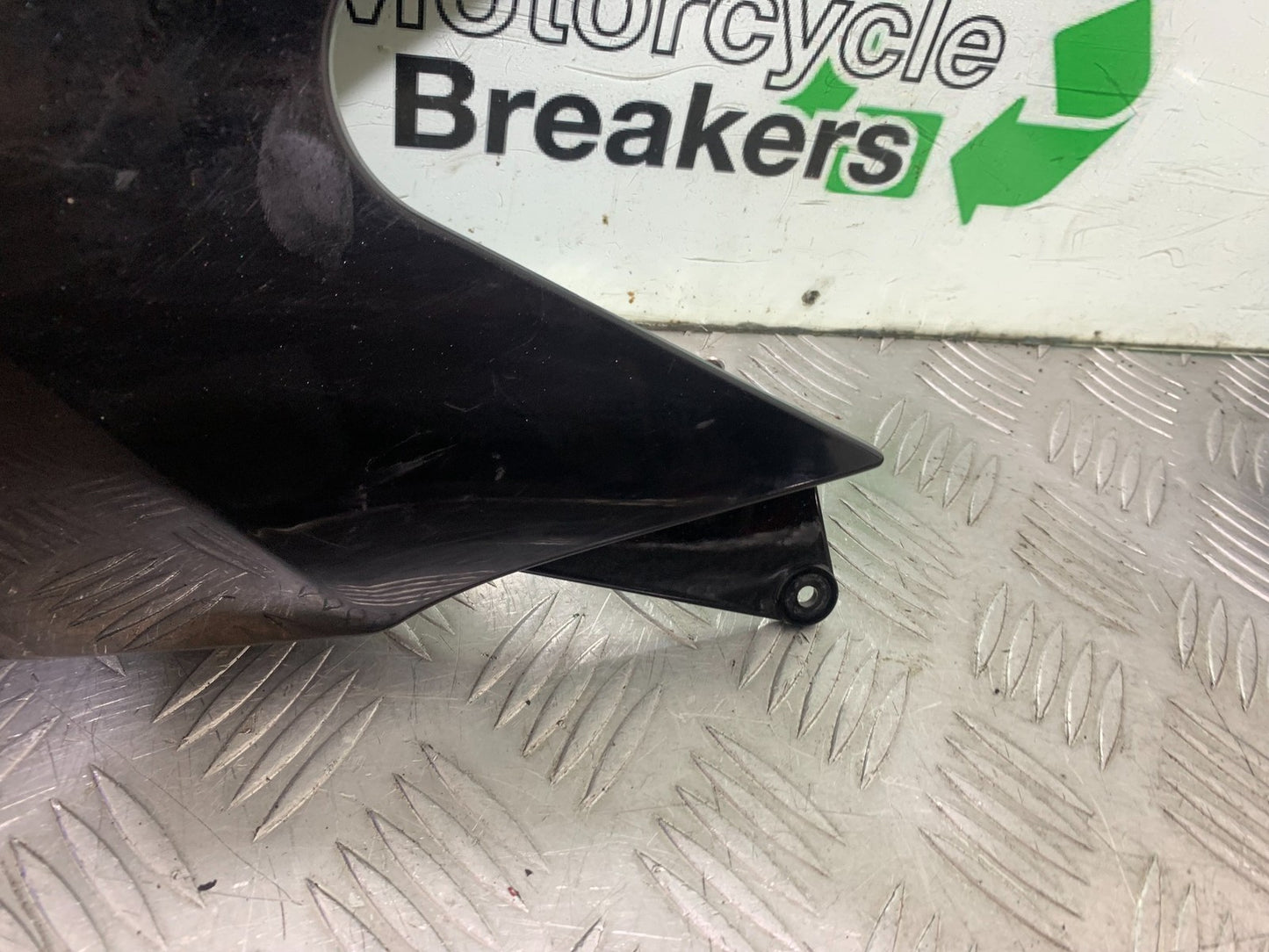 YAMAHA YBR125 YBR 125 LEFT TANK PANEL  YEAR 2010-2017 (CMB1252)