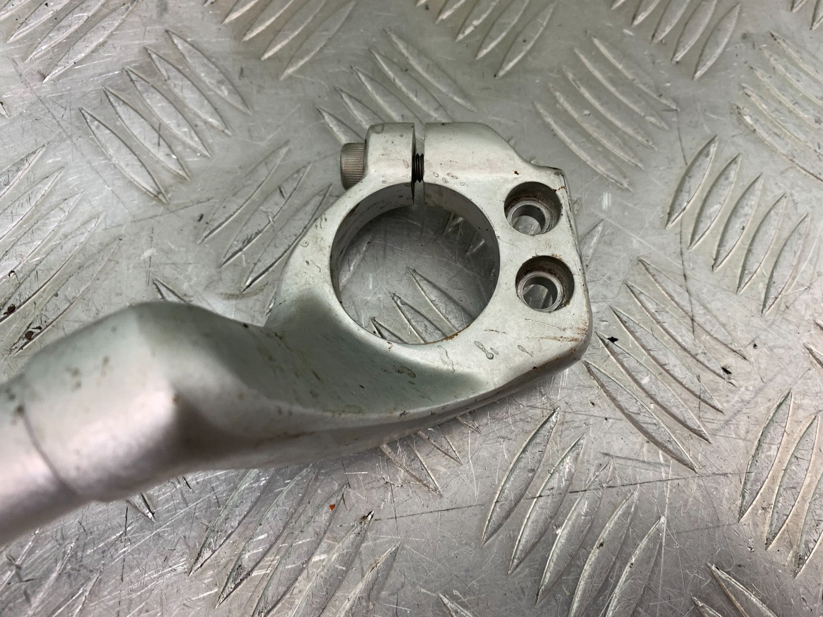 TRIUMPH 955i SPRINT ST LEFT HANDLEBAR YEAR 1999-04 (CMB1230)