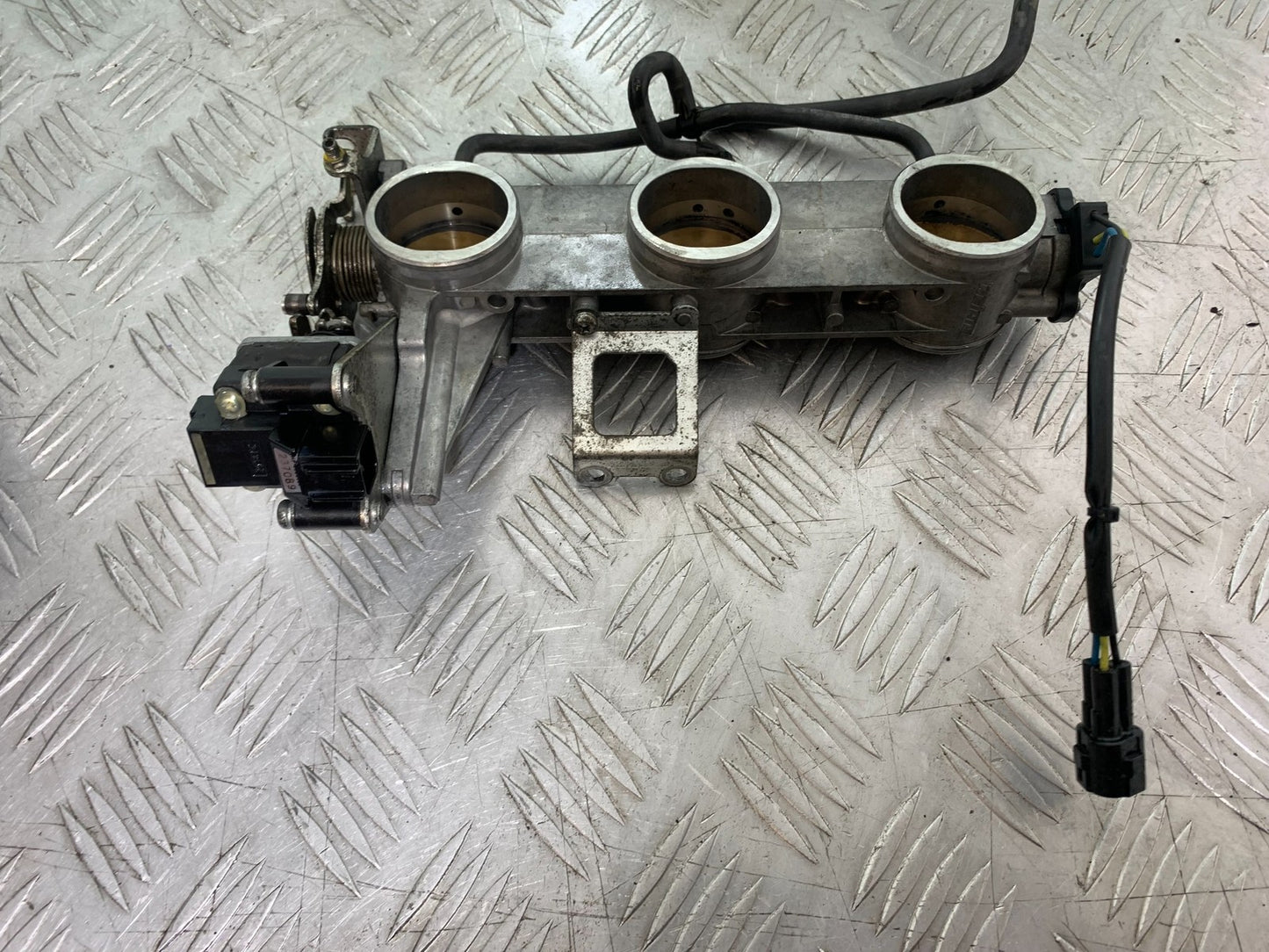 TRIUMPH SPEED TRIPLE R 1050 THROTTLE BODIES  2009 (CMB1183)