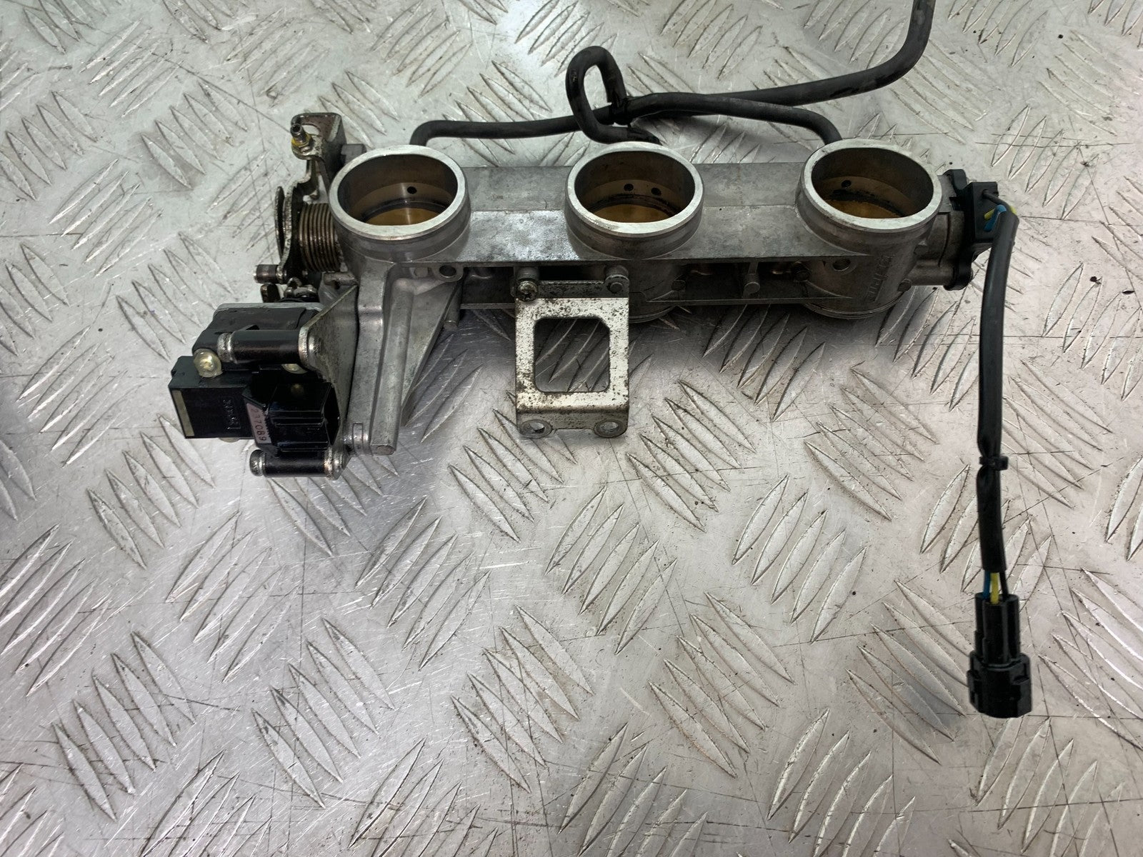 TRIUMPH SPEED TRIPLE R 1050 THROTTLE BODIES  2009 (CMB1183)