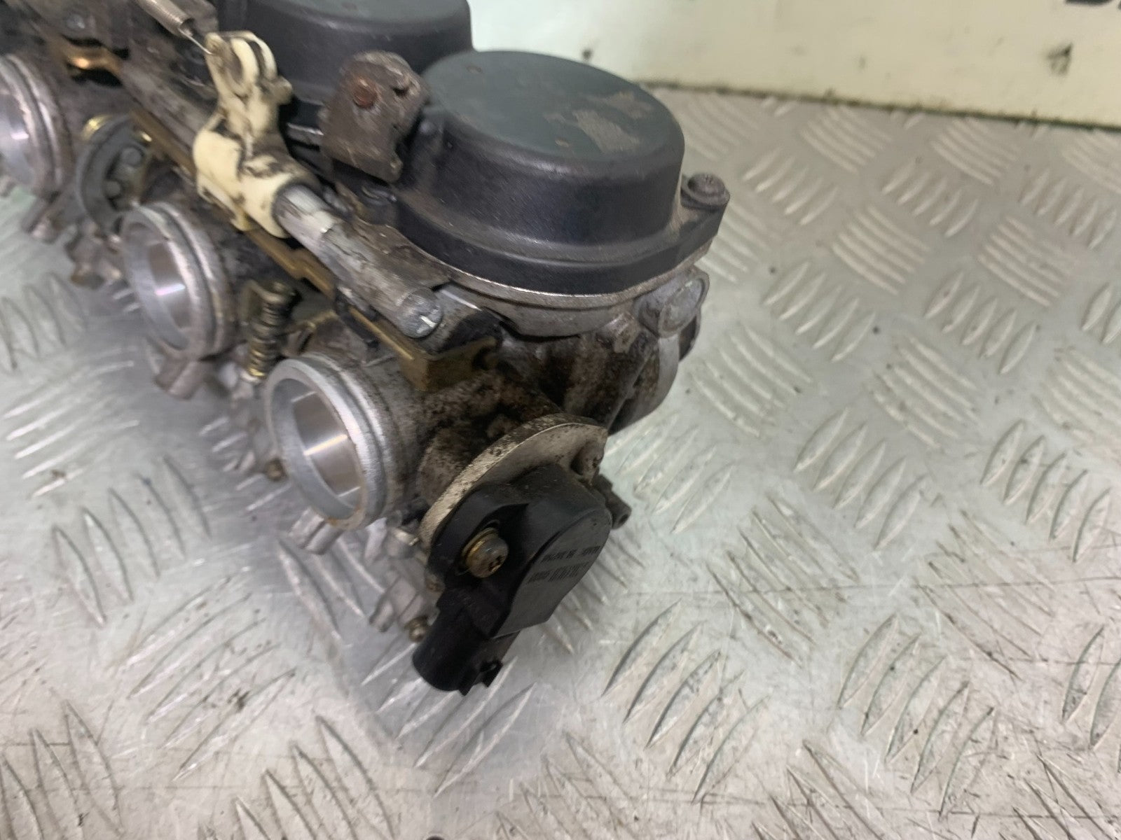 YAMAHA XJ900 XJ 900 DIVERSION CARBS  YEAR 1994-2002 (CMB1292)