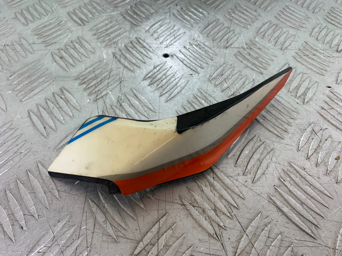 KTM DUKE 125 RIGHT HEADLIGHT COVER    YEAR 2017-2022 (CMB1222)