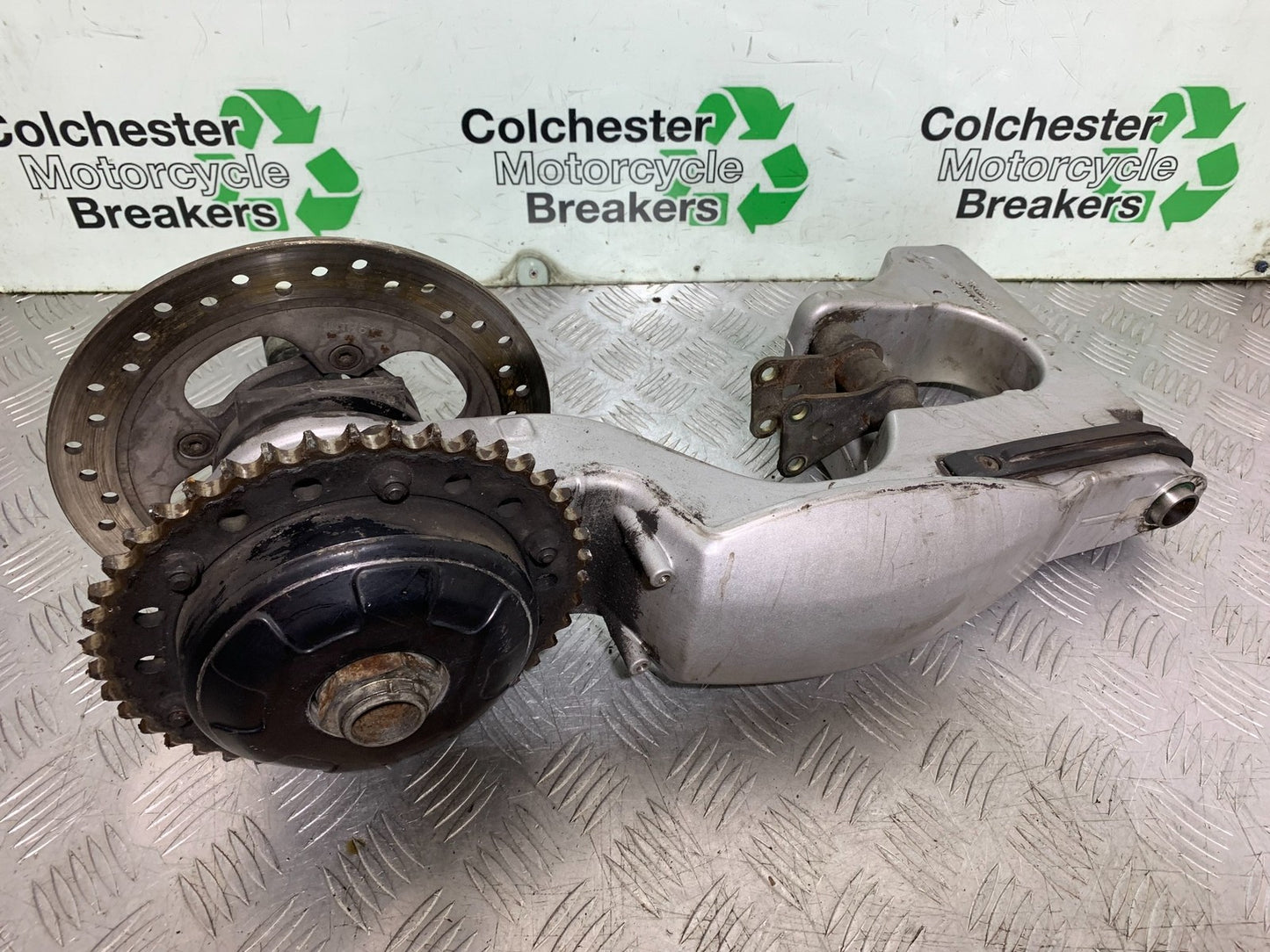 TRIUMPH 955I SPRINT RS SWINGARM  YEAR 1999-03 (CMB1313)