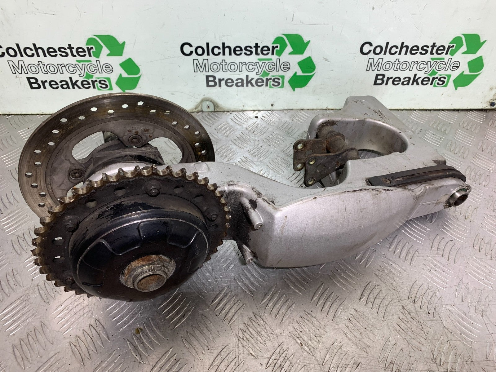 TRIUMPH 955I SPRINT RS SWINGARM  YEAR 1999-03 (CMB1313)