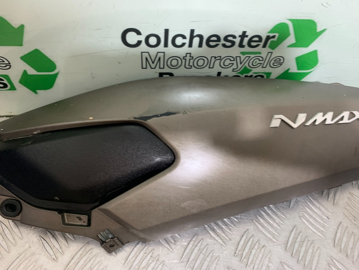 YAMAHA NMAX-125 N MAX 125 LEFT SEAT PANEL  YEAR 2015-2020  (CMB1231)