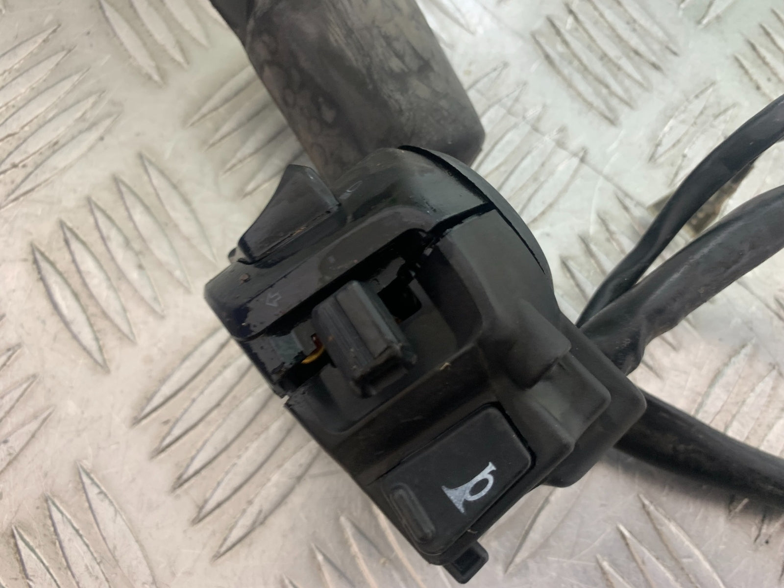 KAWASAKI J125 J125 LEFT SWITCH GEAR  YEAR 2016-2020 (CMB1158)