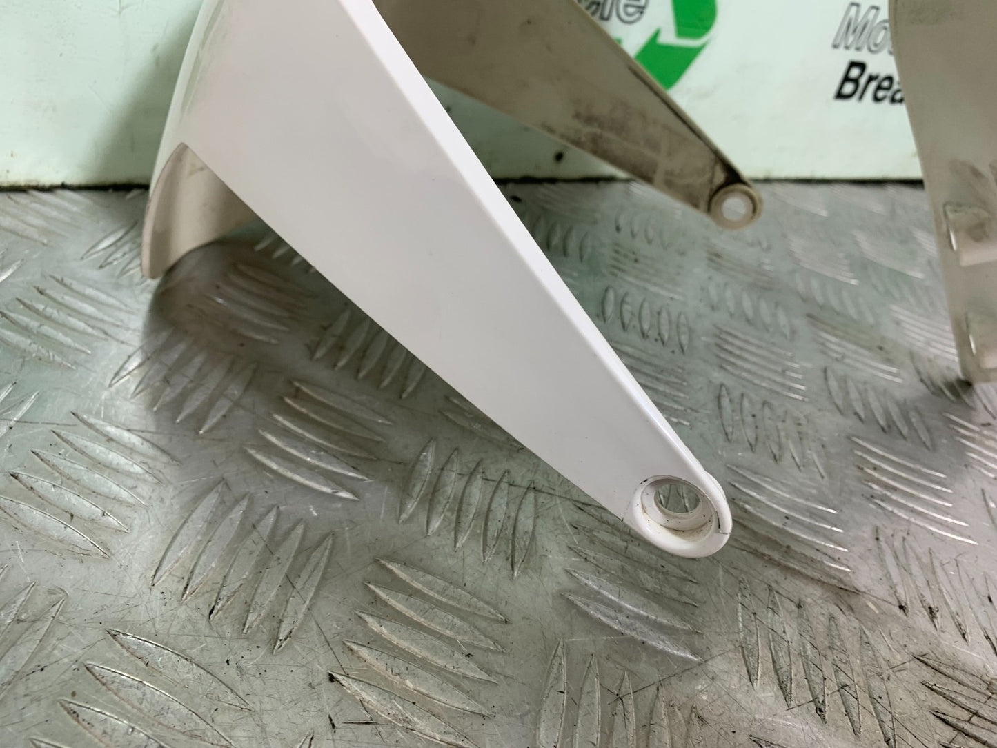KTM 690 DUKE R LC4 FRONT MUDGUARD YEAR 2012-2015  (CMB1180)