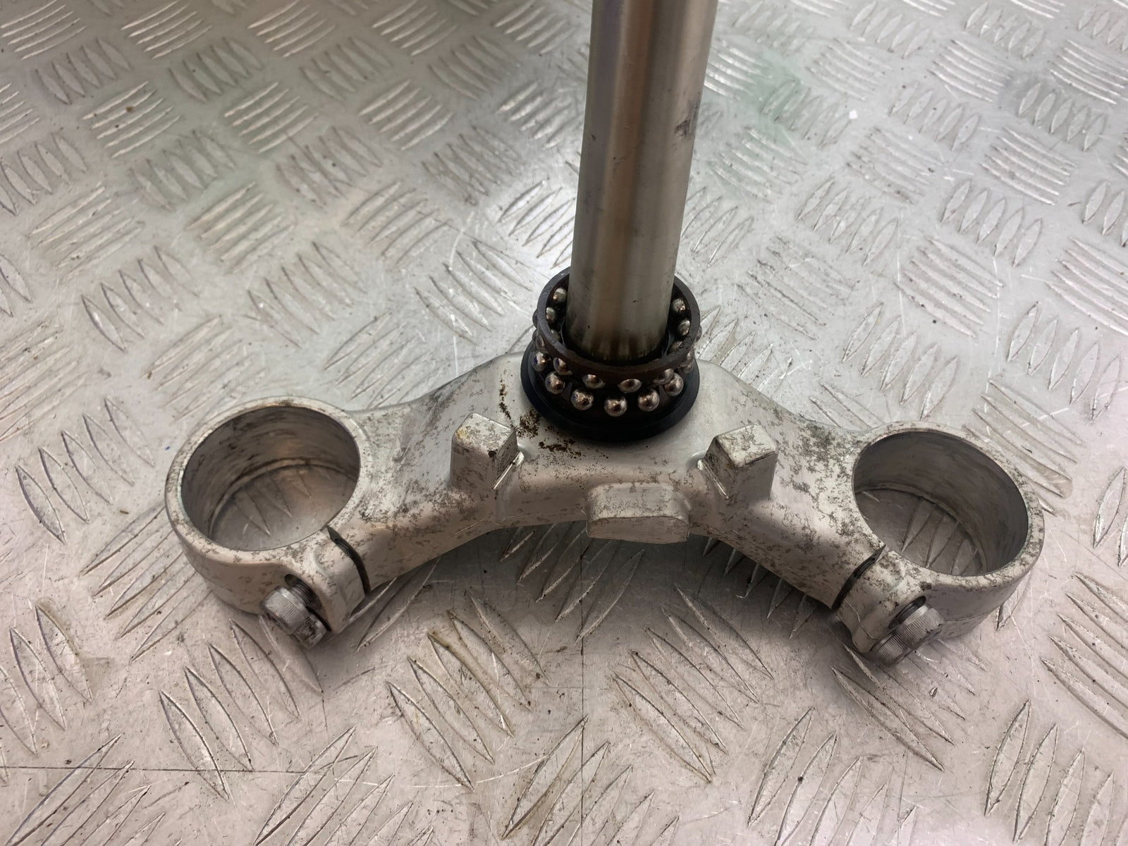 YAMAHA YZF R1 BOTTOM YOKE   YEAR 2004-2006 (CMB1155)