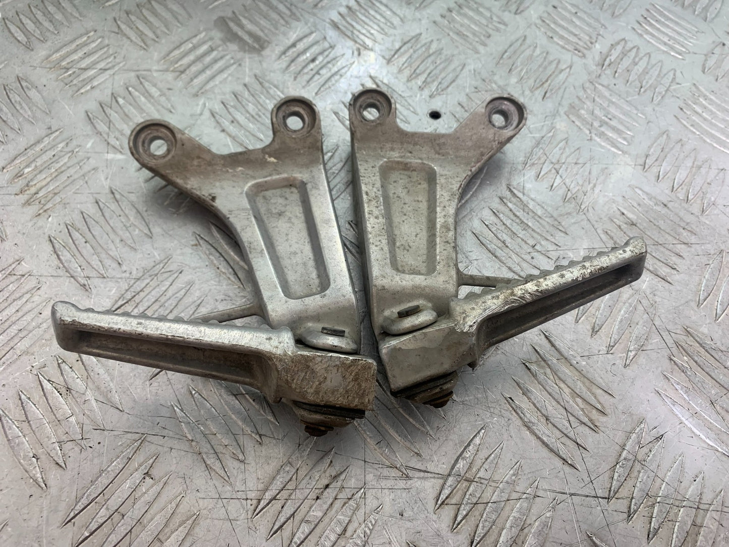 HONDA CBR600 CBR 600 RR REAR HANGERS AND PEGS   YEAR 2003-2004 CMB1173)