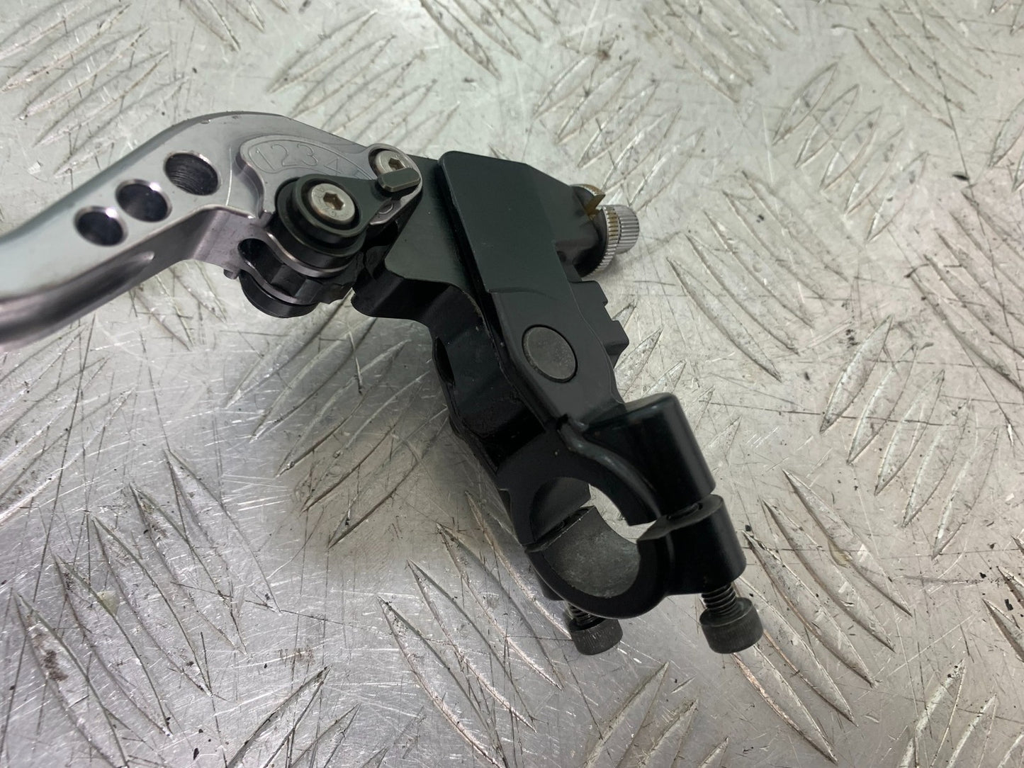 TRIUMPH 1050 SPRINT GT CLUTCH LEVER AND BRACKET  YEAR 2010-2016 (CMB1250)