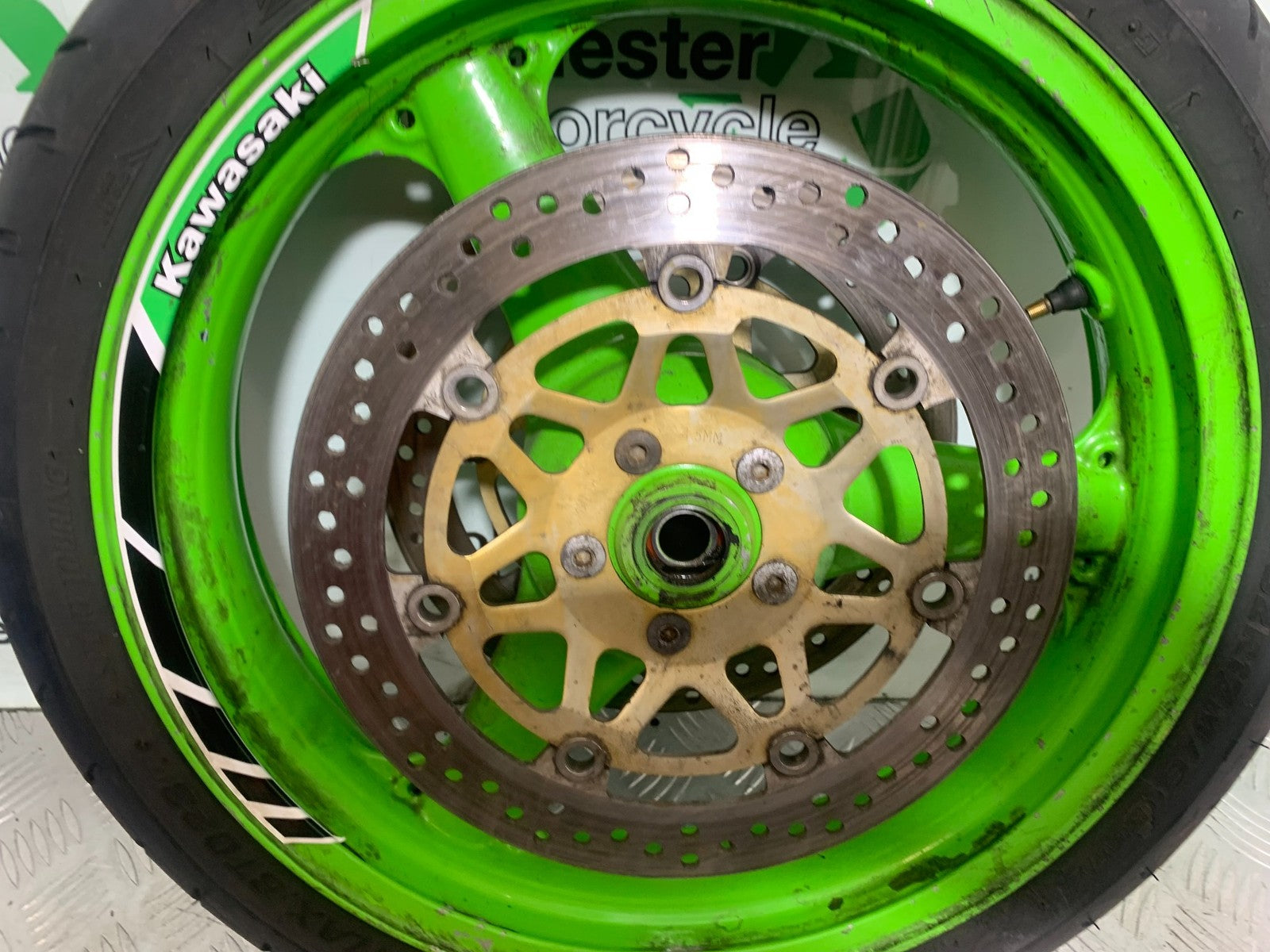 KAWASAKI ZX9R ZX9 C FRONT WHEEL AND DISCS YEAR 1998-99 (CMB1213)