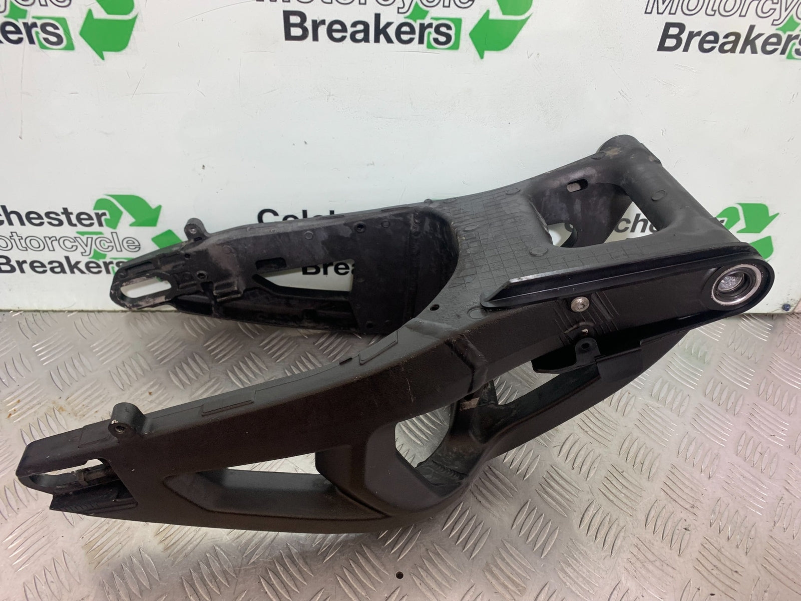KAWASAKI ZX10R ZX 10R SWINGARM   YEAR 2011-2015 (CMB1154)