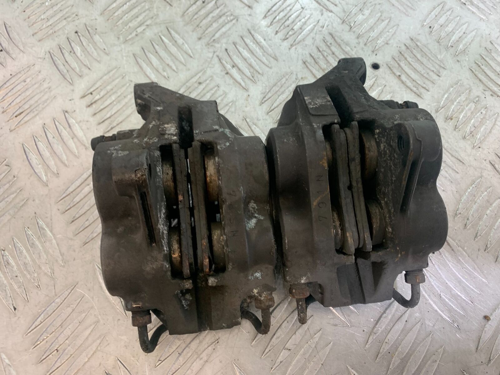 YAMAHA YZF600 YZF 600 THUNDERCAT FRONT BRAKE CALIPERS 1996-2003 (CMB1134)