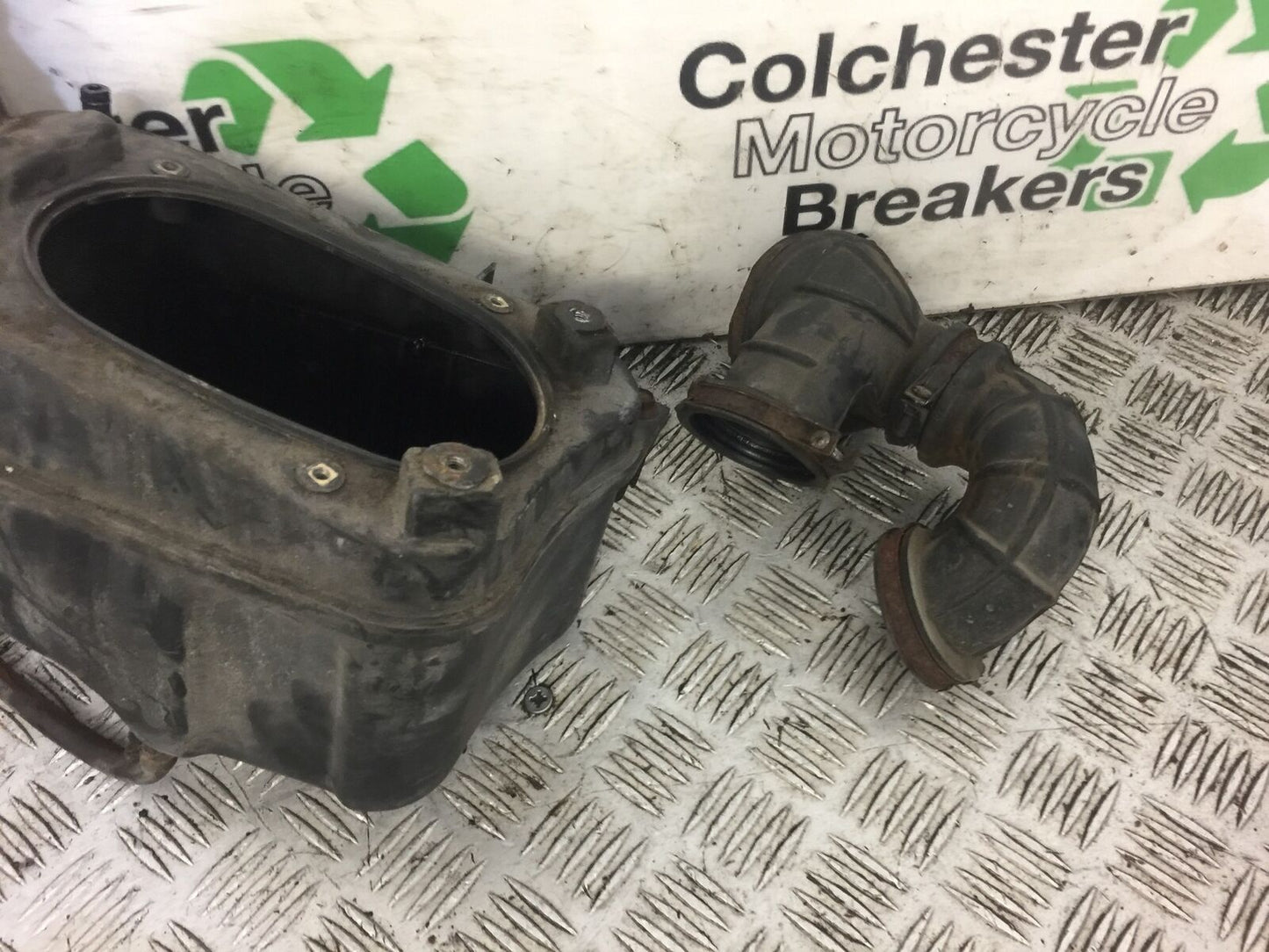 HONDA VT1100 C SHADOW AIR BOX  YEAR 1987-1996  (STOCK 540)