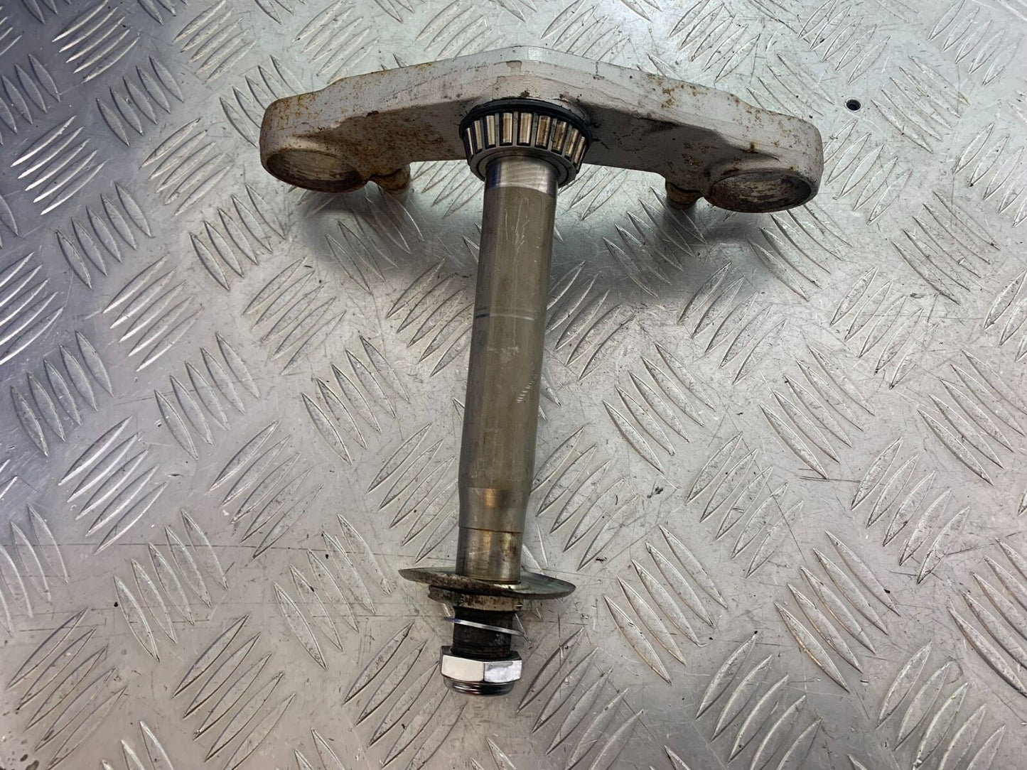 TRIUMPH 955i SPRINT ST BOTTOM YOKE YEAR 1999-2004 (CMB1124)