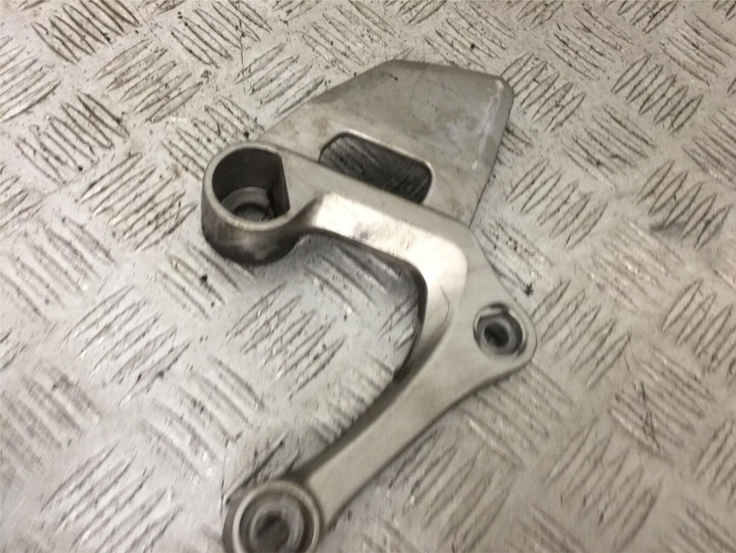 YAMAHA MT09 MT-09 FRONT LEFT HANGER YEAR 2018 (STOCK 906)
