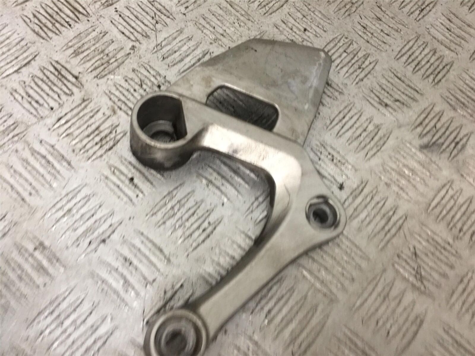 YAMAHA MT09 MT-09 FRONT LEFT HANGER YEAR 2018 (STOCK 906)