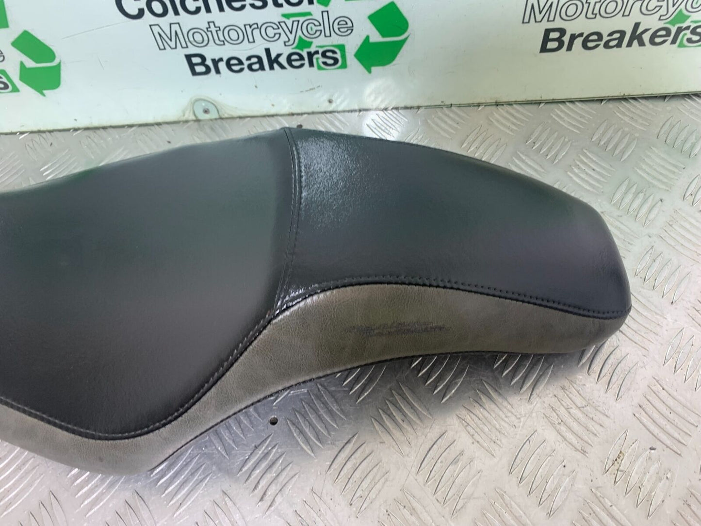 HARLEY DAVIDSON XL883 N IROD SEAT   YEAR 2020  (CMB1116)