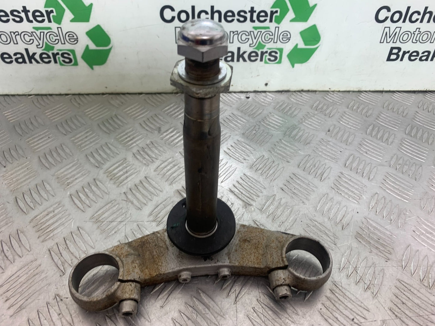 TRIUMPH 955i SPRINT ST BOTTOM YOKE 1999-2004 (CMB1176)