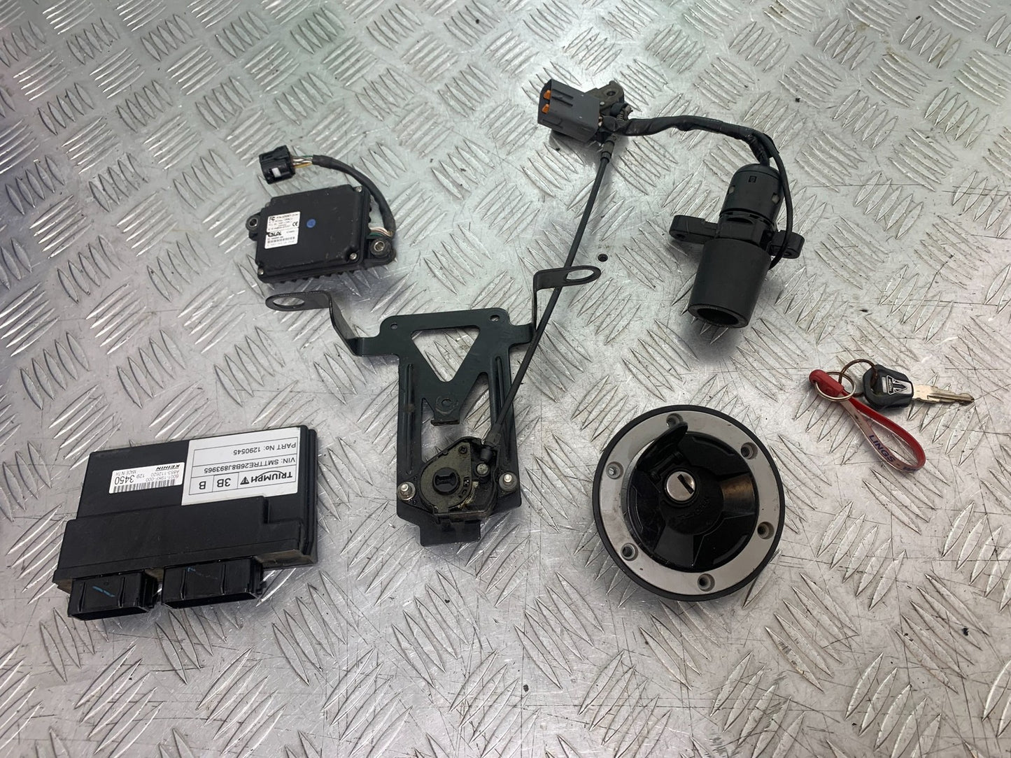 TRIUMPH TIGER 800 XRT ECU LOCKS KEY (IGNITON IS DAMAGED)  2018-2020 (CMB1193)