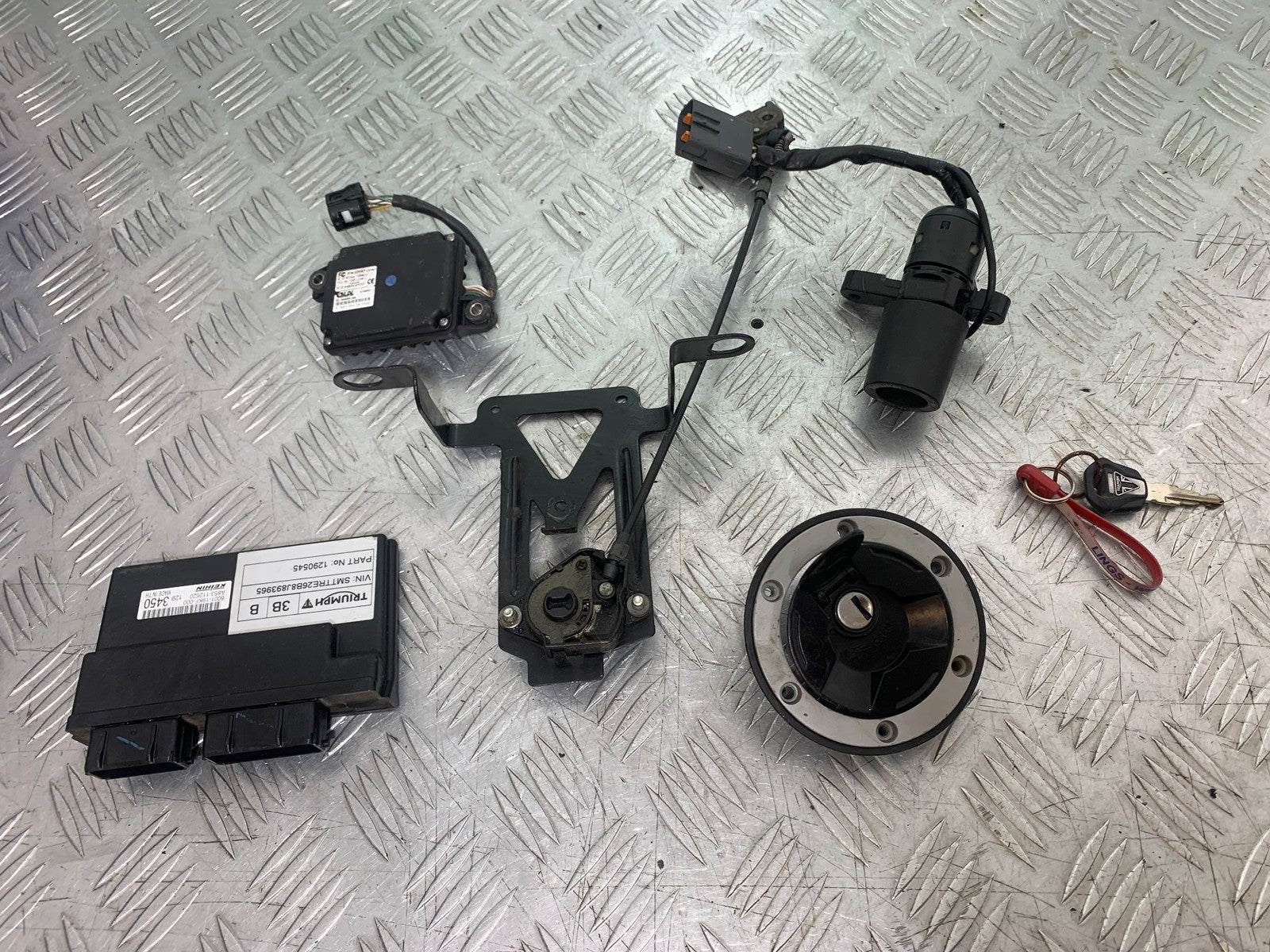 TRIUMPH TIGER 800 XRT ECU LOCKS KEY (IGNITON IS DAMAGED)  2018-2020 (CMB1193)
