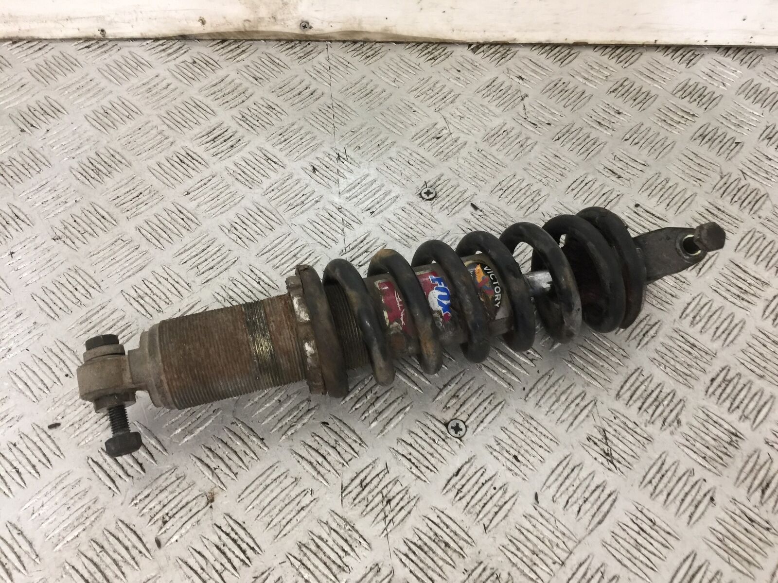 VICTORY V92 C REAR SHOCK YEAR 2004 (STOCK 765)