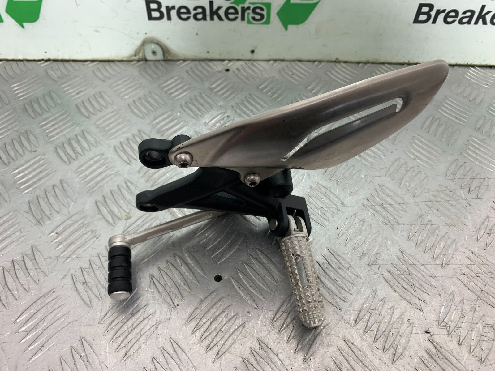 TRIUMPH 675 STREET TRIPLE RX FRONT LEFT HANGER  2015- 2017 (CMB1299)