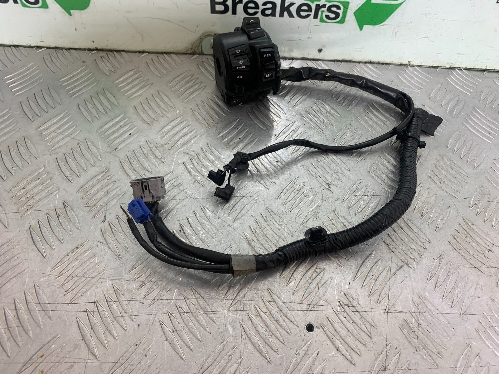 YAMAHA XSR900 XSR 900 LEFT SWITCH GEAR YEAR 2022-2024 (CMB1215)