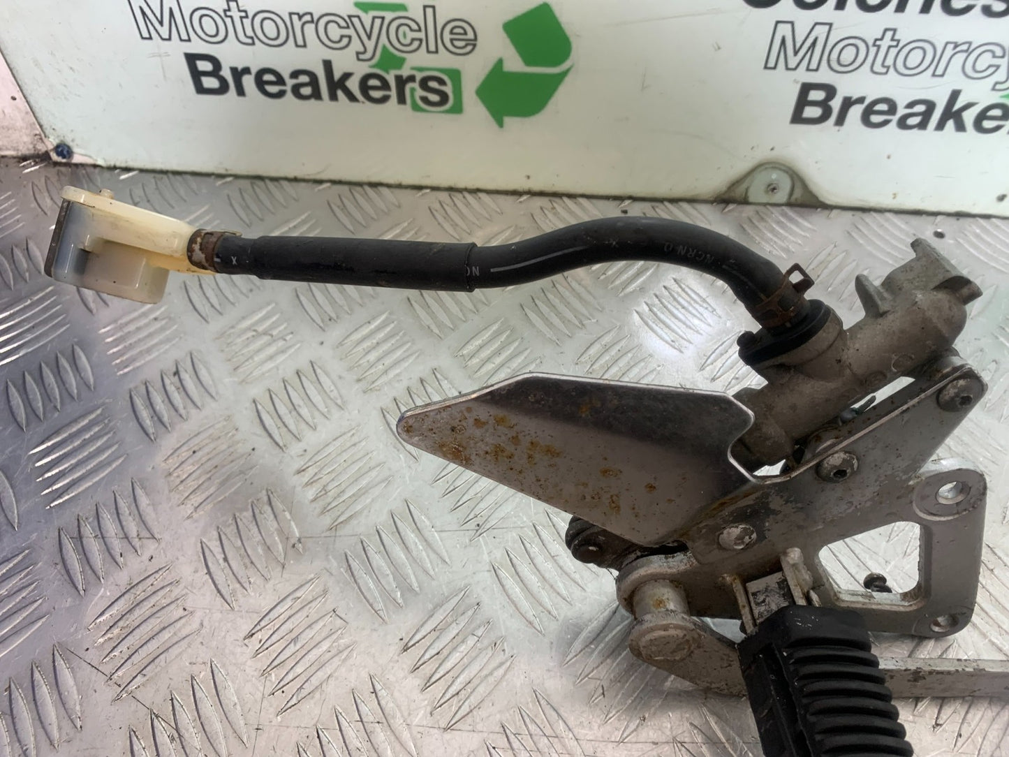 SUZUKI GS500 GS 500 FRONT RIGHT HANGER YEAR 2001-2008 (CMB1254)