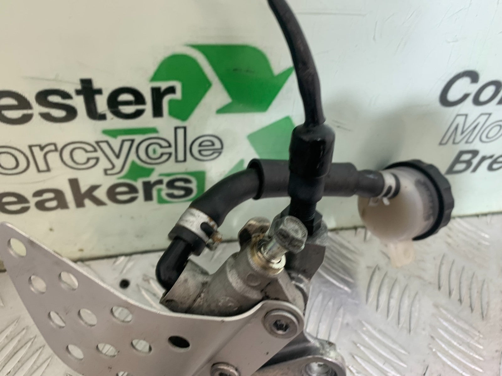 KAWASAKI ZX9R ZX9 R FRONT RIGHT HANGER YEAR 1998-1999 (CMB1329)