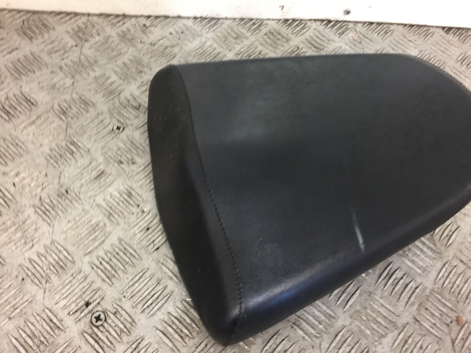 HONDA CBR125 CBR 125 REAR SEAT   YEAR 2011-2017 (STOCK 334)