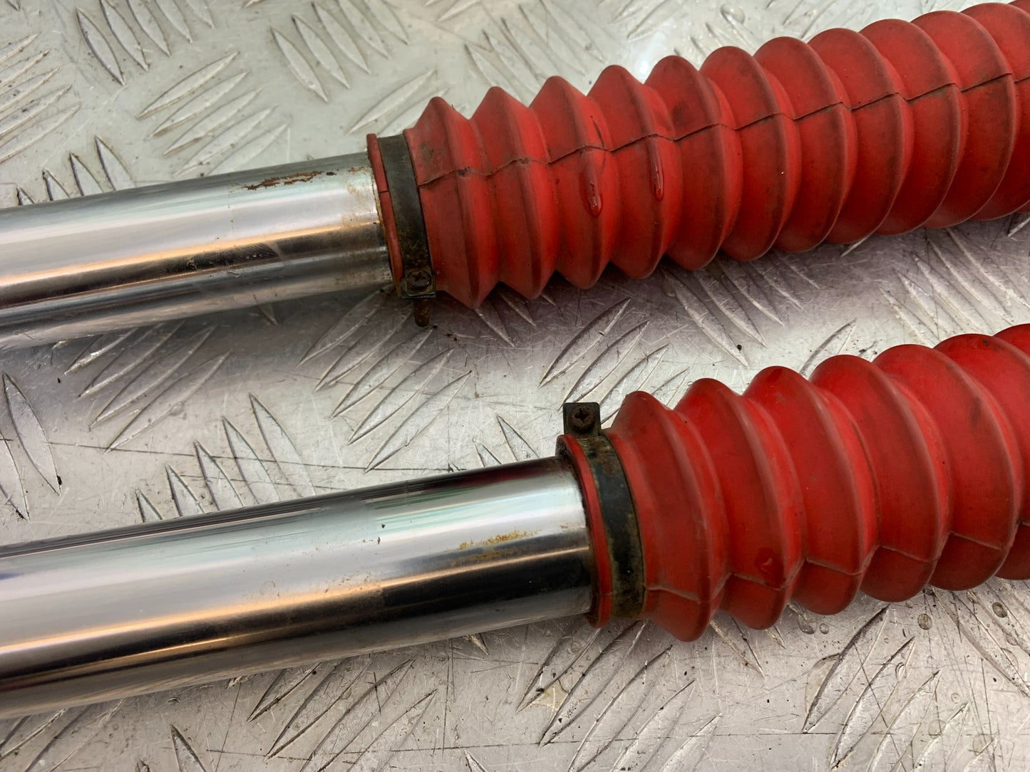 KAWASAKI KLR250 KLR 250 FORKS  YEAR 1984-2001 (CMB1225)