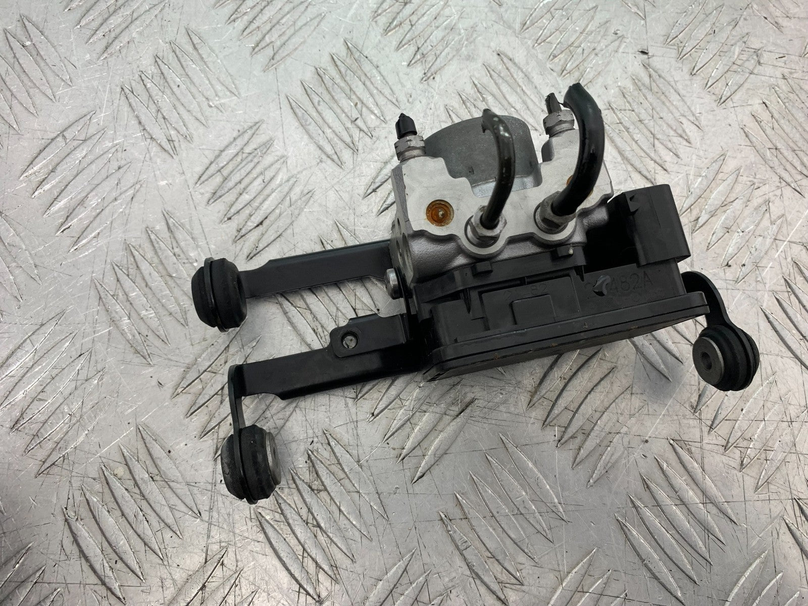 TRIUMPH 675 STREET TRIPLE RX ABS PUMP   2015- 2017 (CMB1299)