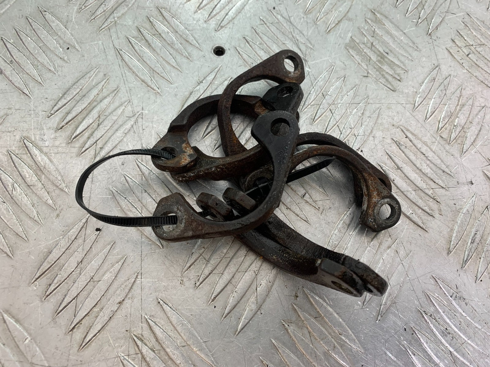 KAWASAKI ZZR1100 D EXHAUST CLAMPS   YEAR 1993-2001 (CMB1189)