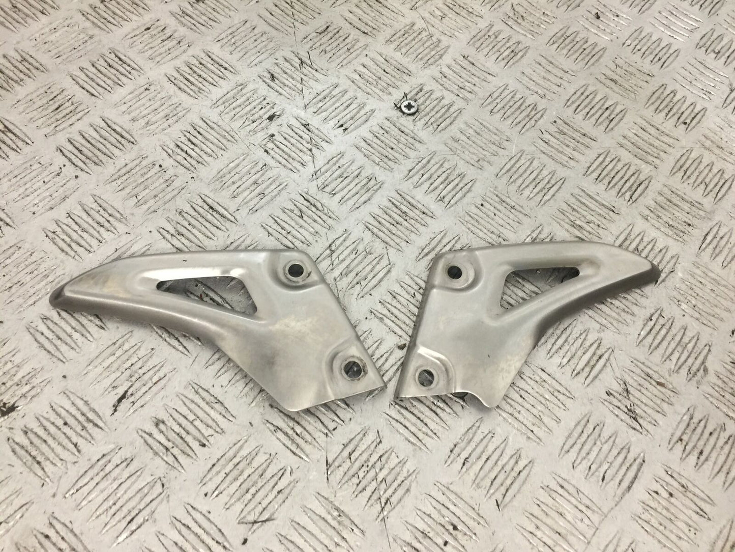 TRIUMPH 1050 SPEED TRIPLE HEEL PLATES  YEAR 2012-2015 (STOCK 752)