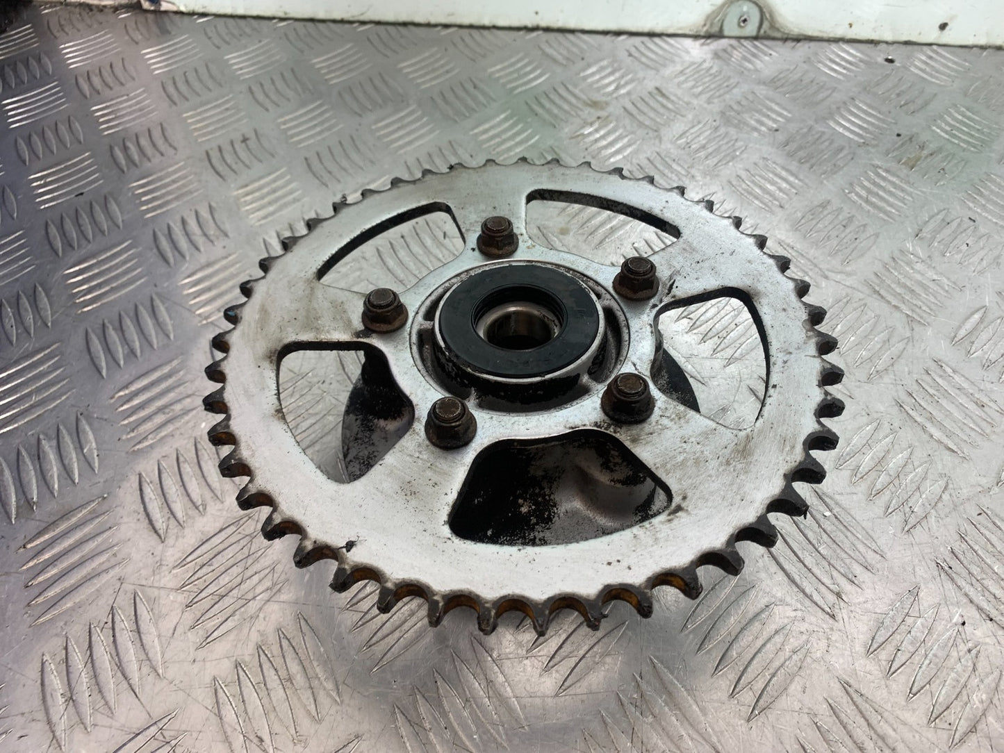 SUZUKI GSF600 GSF 600 BANDIT SPROCKET CARRIER   2000-2004 (CMB1269)