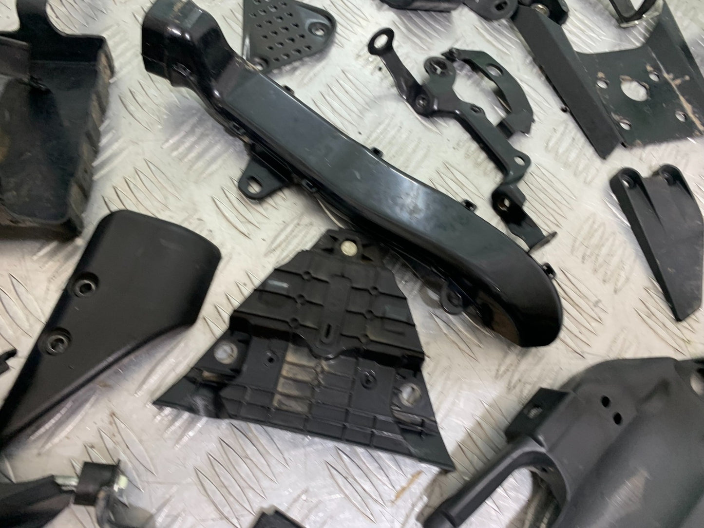 KTM 125 DUKE INFILLS AND BRACKETS  YEAR 2018-2023 (CMB1185)