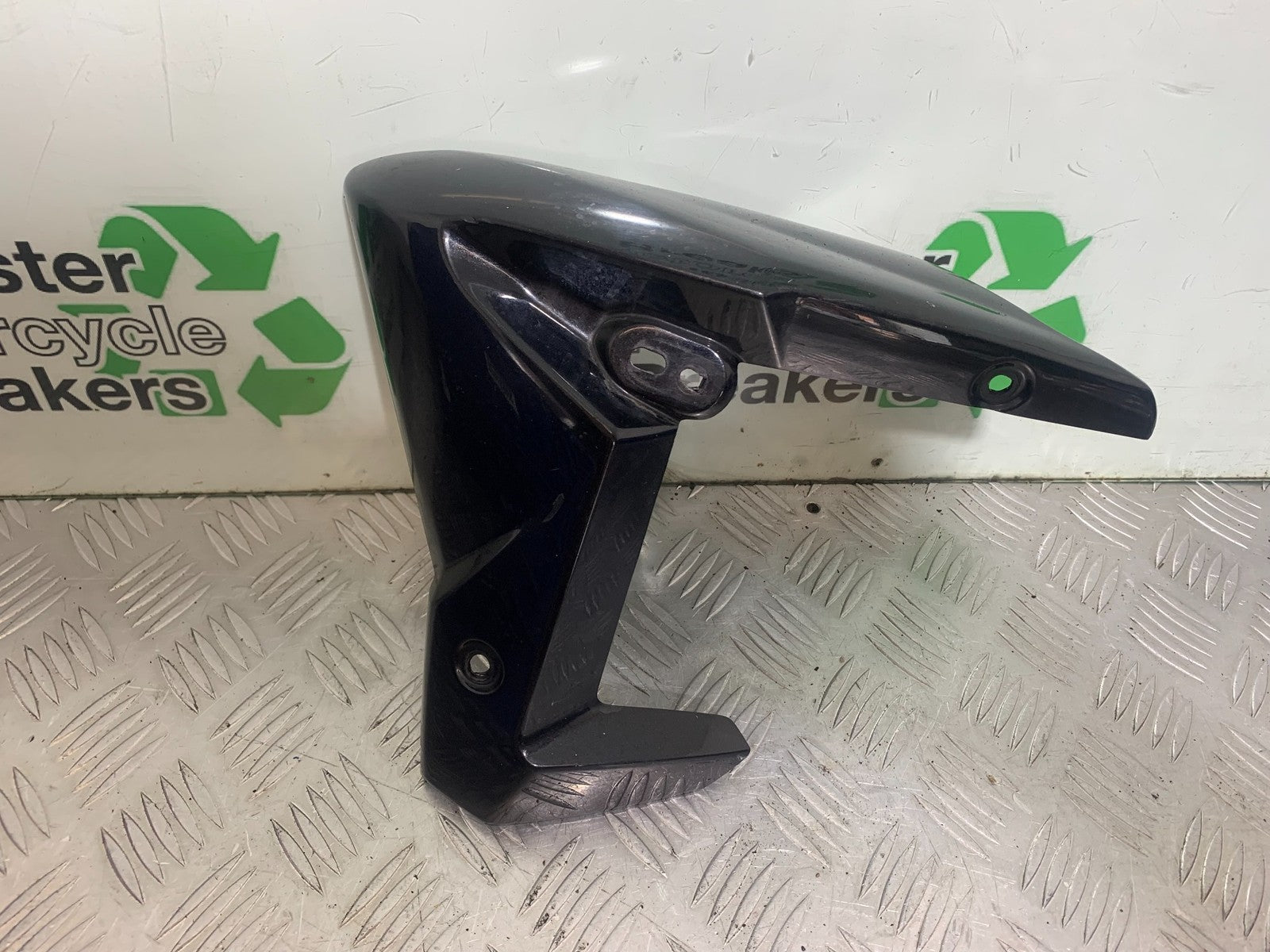 TRIUMPH 675 STREET TRIPLE LEFT RADIATOR COWL   2013-2016 (CMB1186)