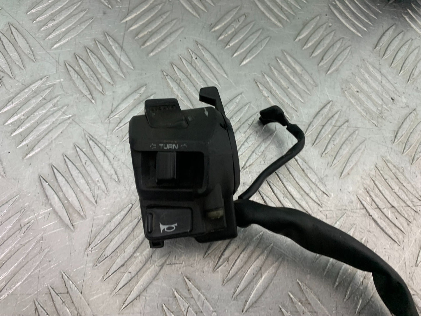 HONDA CB600 CB 600 HORNET LEFT SWITCH GEAR   YEAR 1998-2002 (CMB1297)