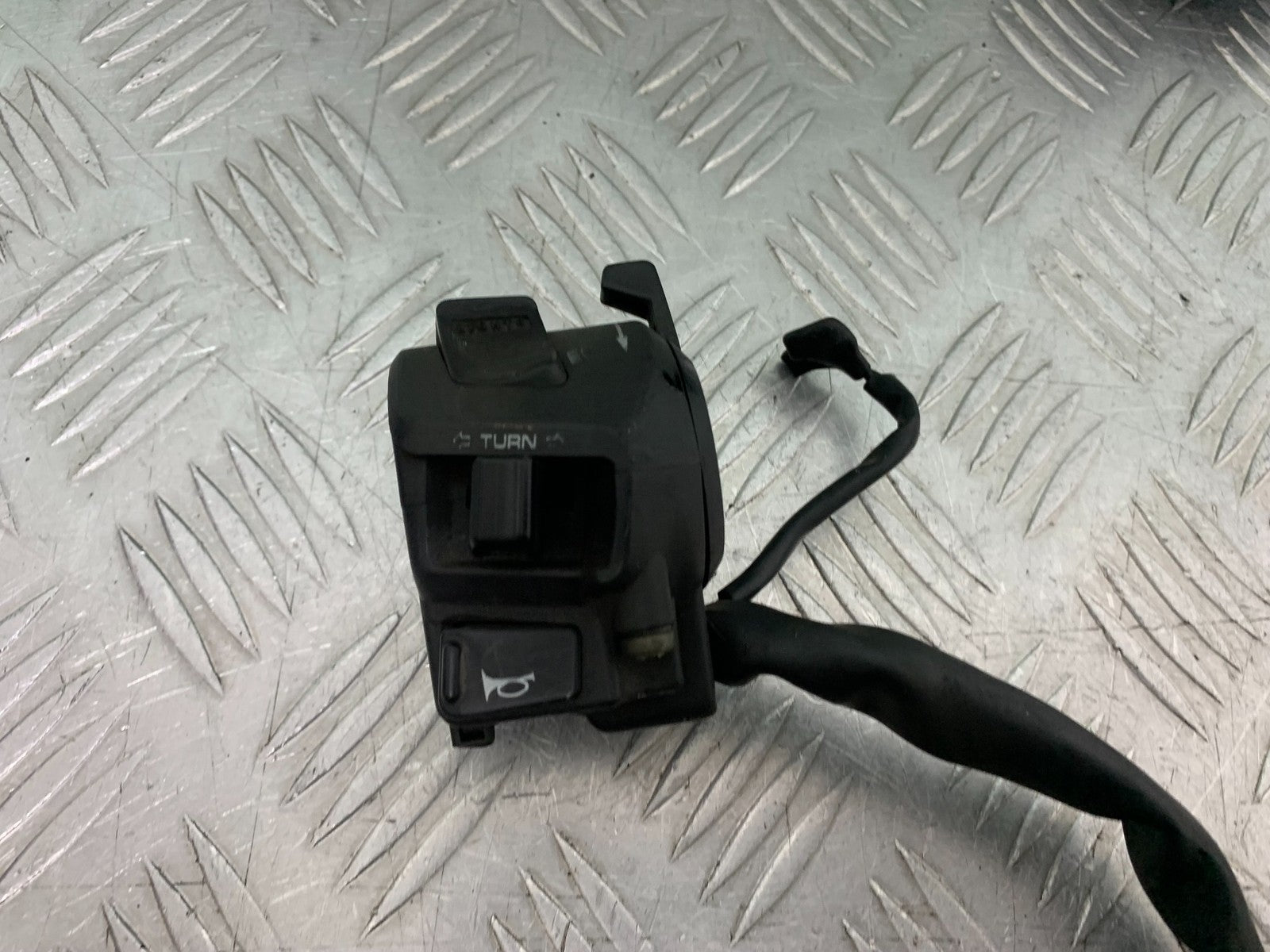 HONDA CB600 CB 600 HORNET LEFT SWITCH GEAR   YEAR 1998-2002 (CMB1297)