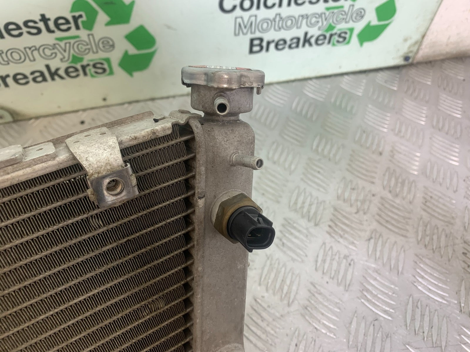SUZUKI GSXR750 GSXR 750 K4 K5 RADIATOR  2004-2005 (CMB1319)
