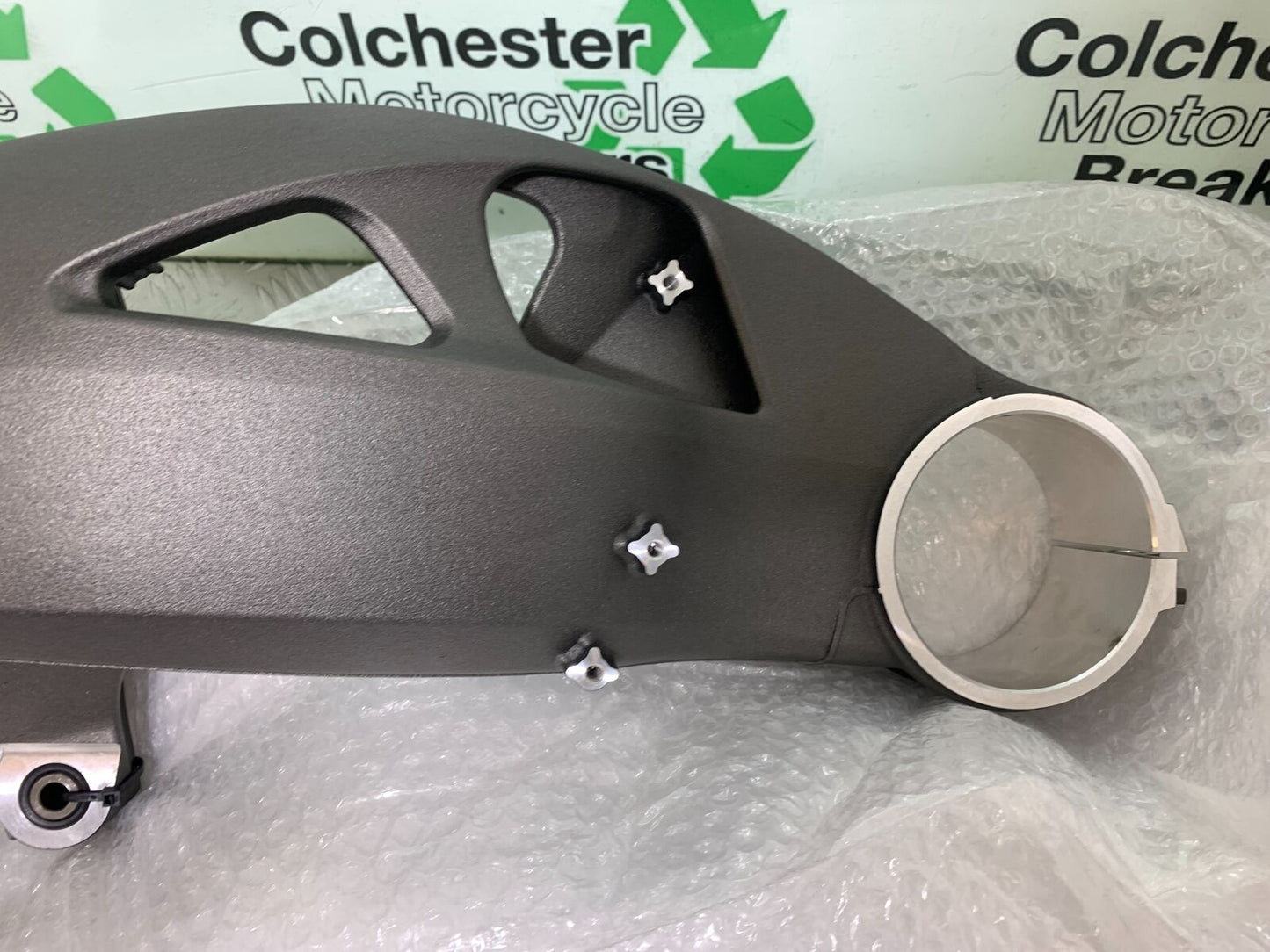 TRIUMPH 1050 SPEED TRIPLE RS SWINGARM YEAR 2018-2020 (CMB1029)