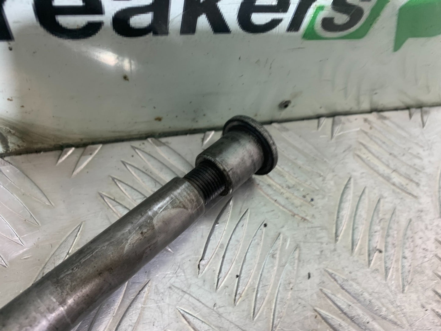 KAWASAKI ZZR1100 D REAR WHEEL SPINDLE    YEAR 1993-2001 (CMB1289)