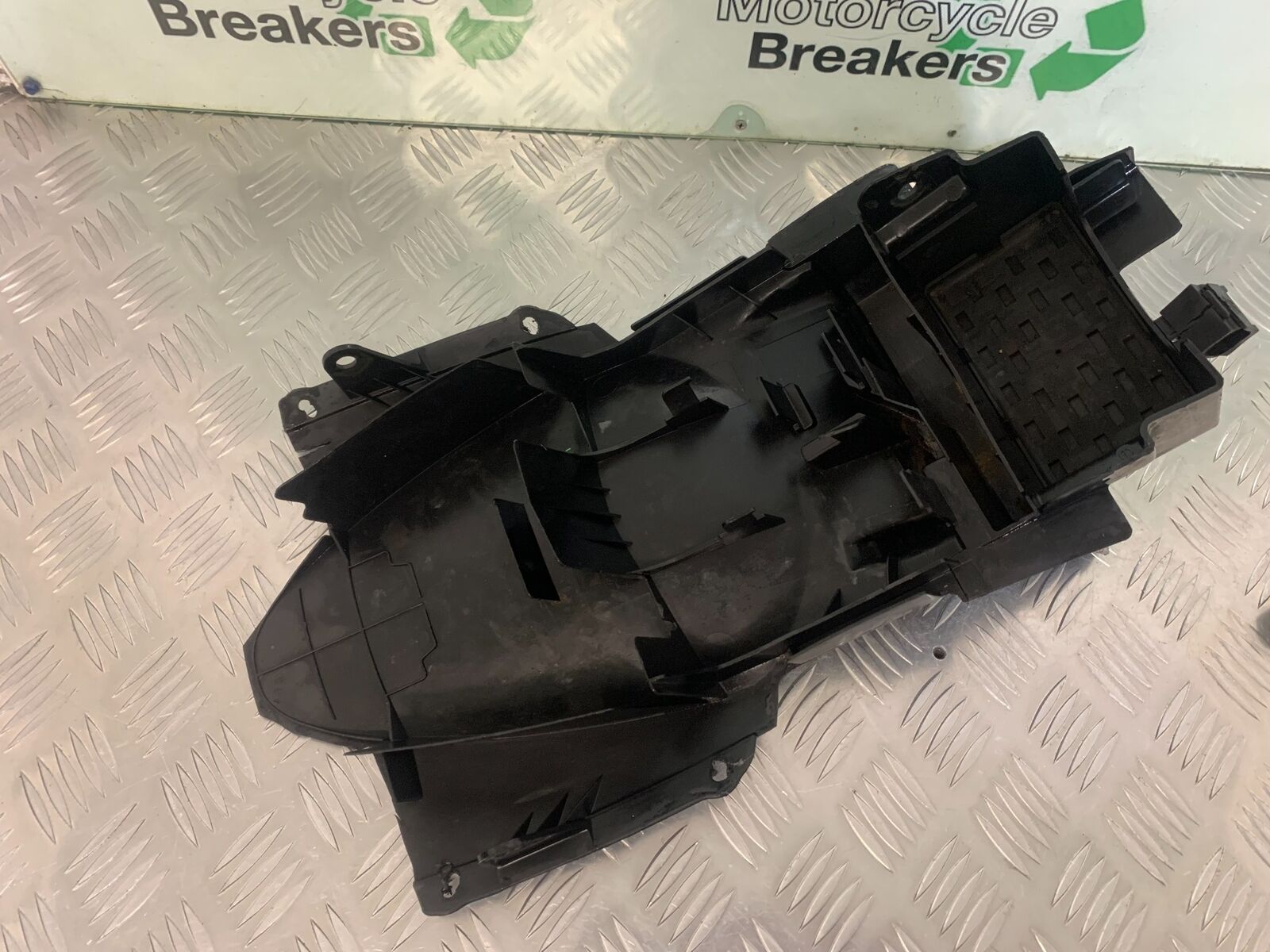 SUZUKI SV1000 SV 1000 K3 UNDERTRAY  YEAR 2004 (STOCK 970)