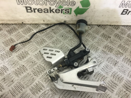 YAMAHA R6 5SL FRONT RIGHT HANGER  YEAR 2004 (STOCK 666)