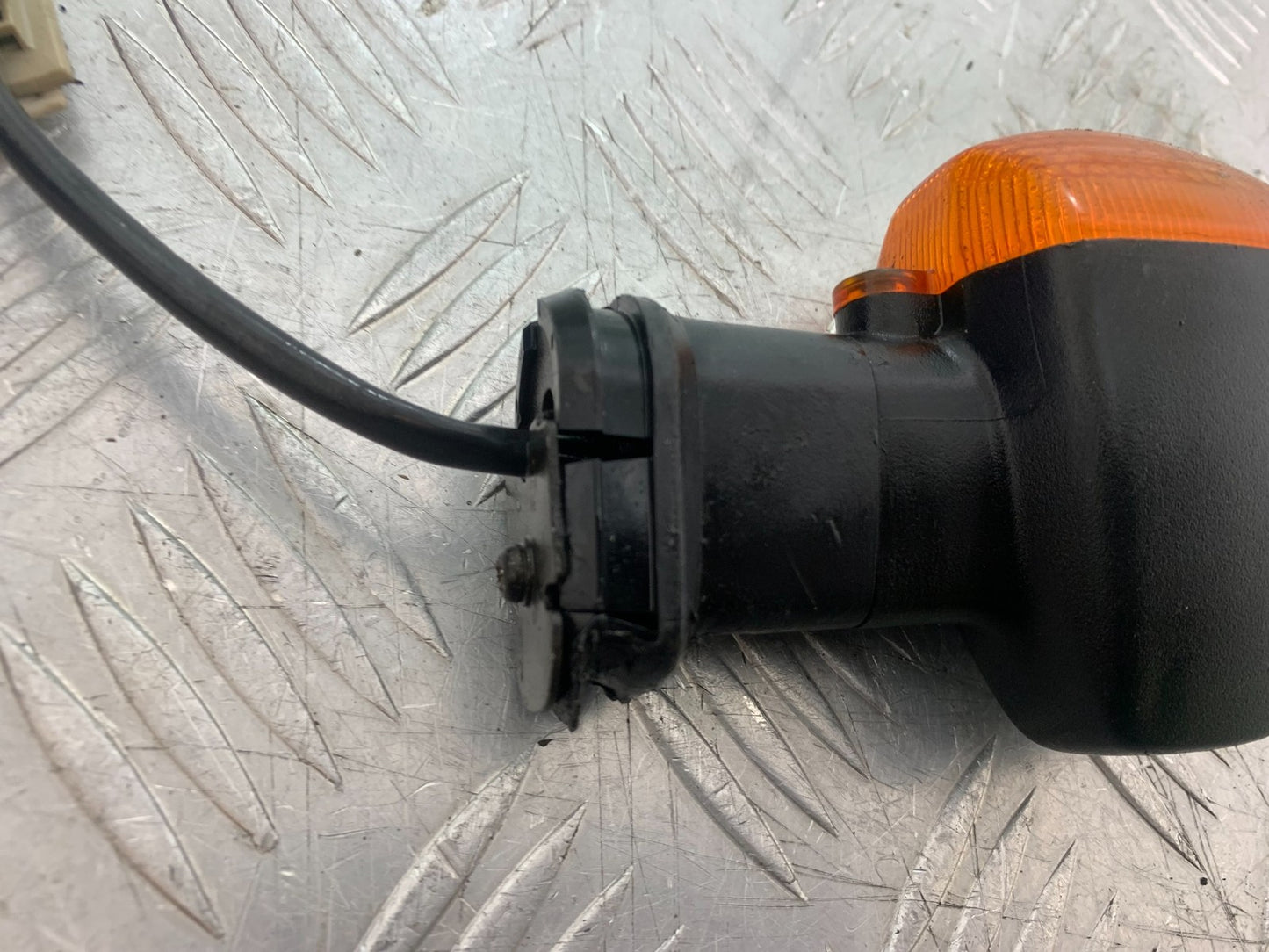 YAMAHA FZS600 FAZER 600 FRONT RIGHT INDICATOR  YEAR 1998-2001 (CMB1267)