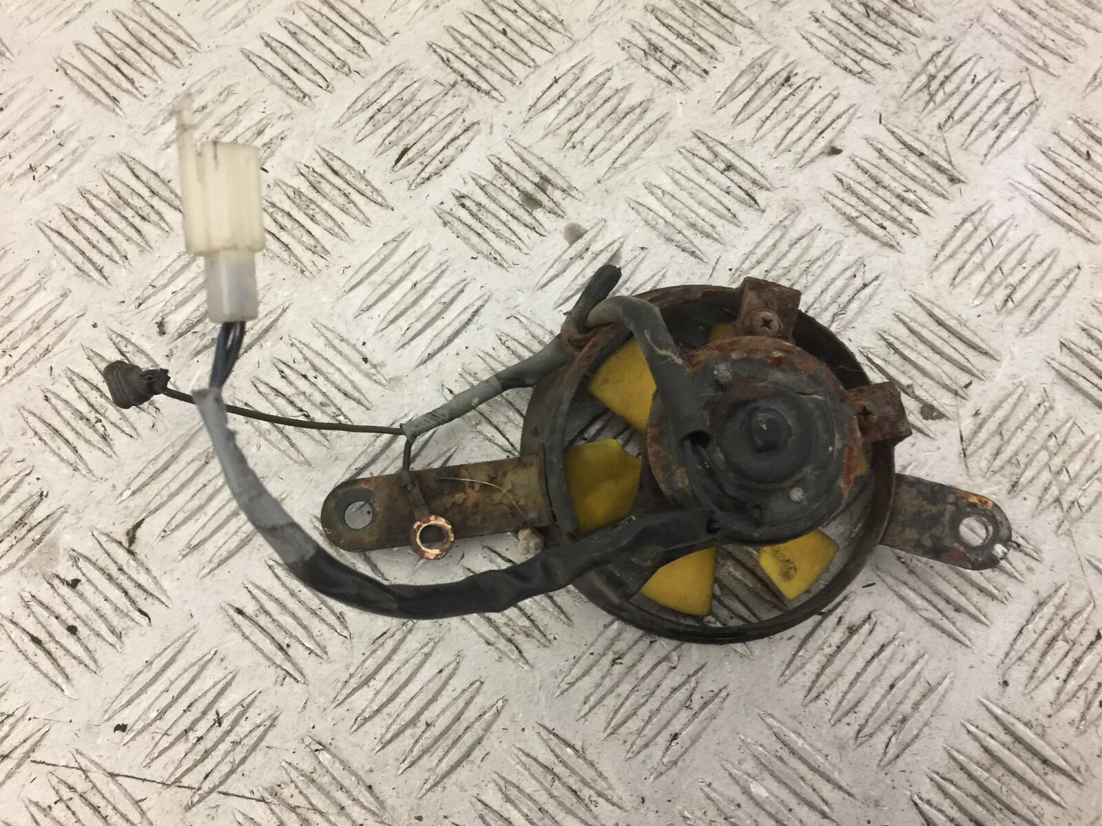 HONDA CBR125 CBR 125 RADIATOR FAN  YEAR 2004-06  (STOCK 688)