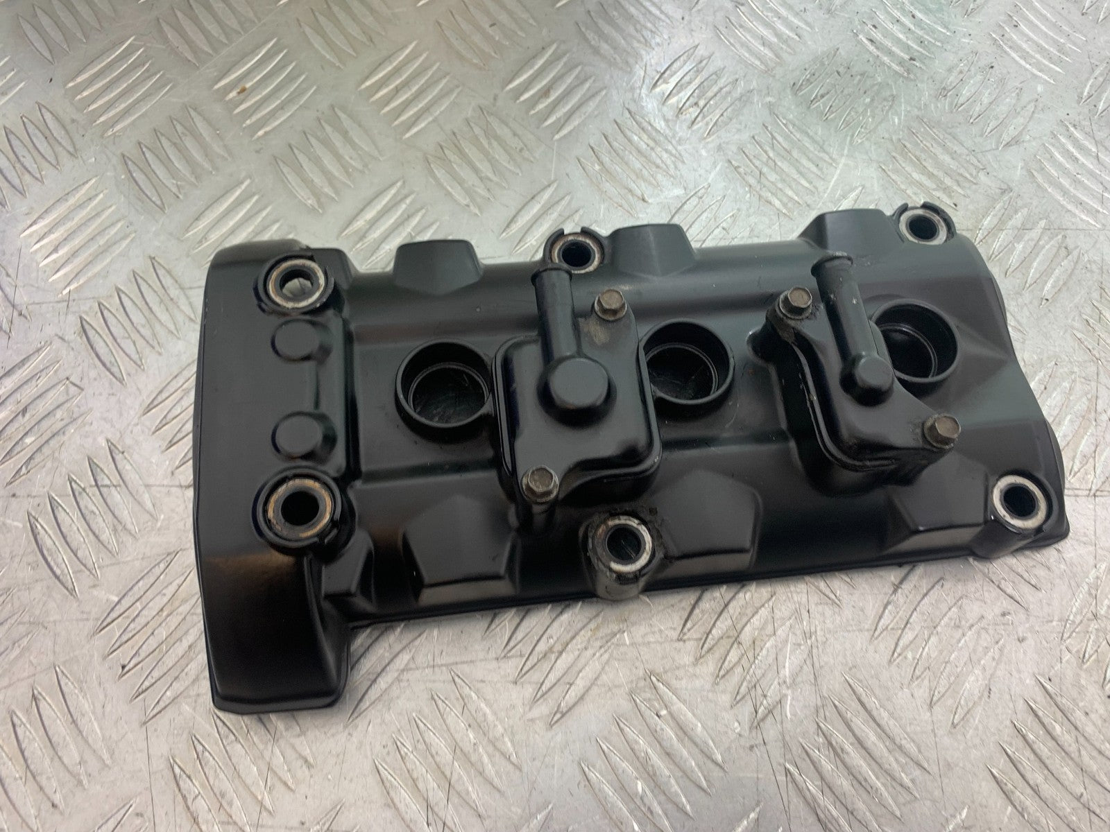 TRIUMPH 675 STREET TRIPLE R ROCKER COVER    YEAR 2012 (CMB1221)