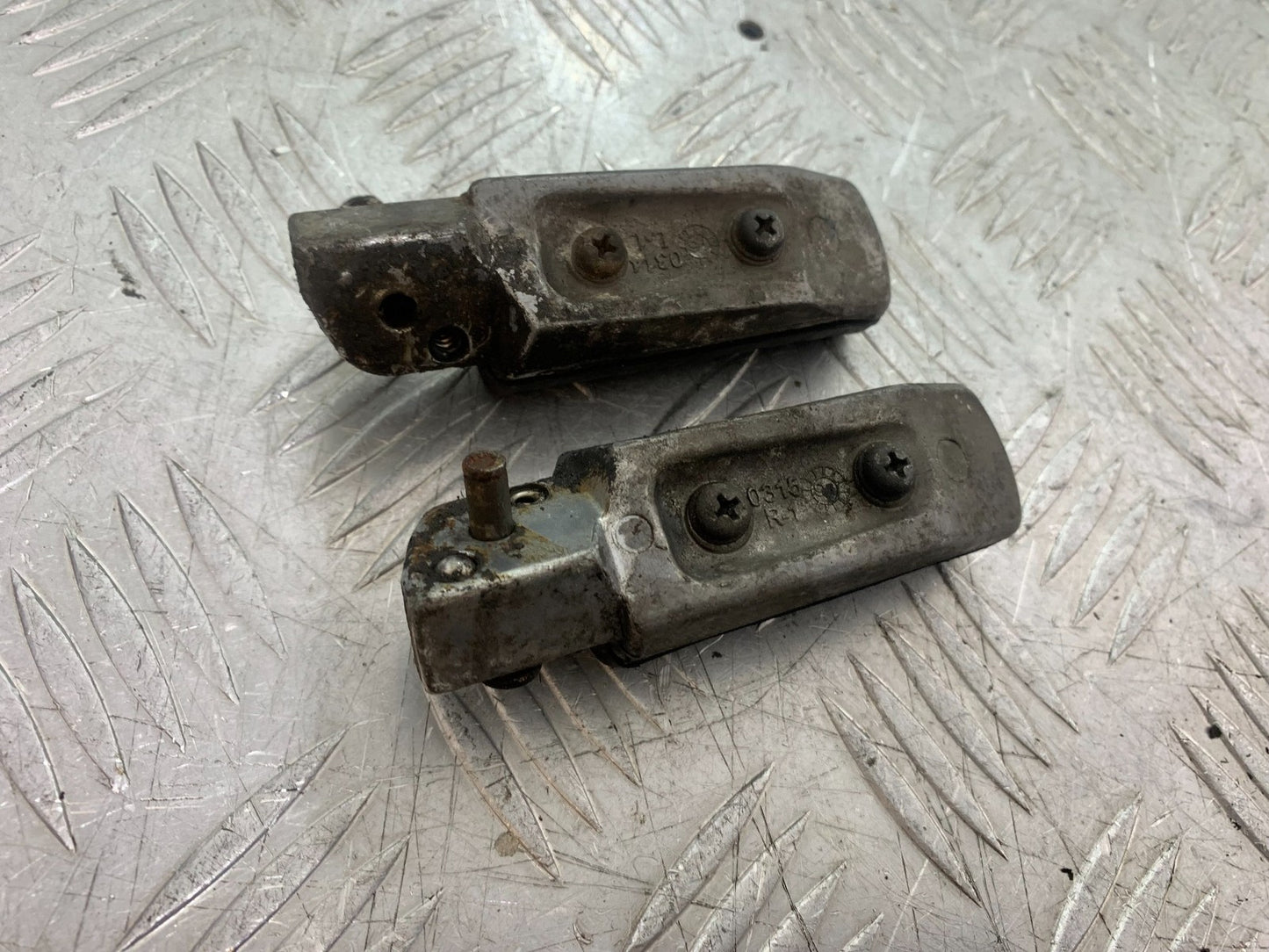 KAWASAKI 650 VERSYS REAR FOOTPEGS   YEAR 2015-2018 (CMB1288)